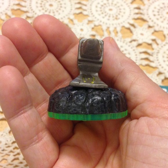 Skylanders Spyro’s Adventure Anvil Rain Action Figure and collectors card - Picture 5 of 9